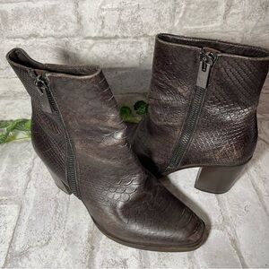 VIA Boots Women’s Sz 39 Brown Leather‎ Snake Embossed Ankle